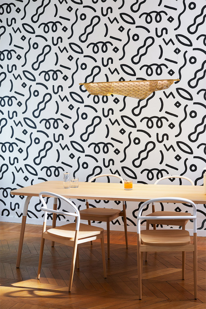 Jetlag, de Lisa Laubreaux (Petite Friture), très ludique, penche vers Keith Haring ou le mouvement Memphis.