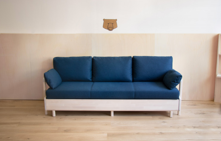 Version canapé, ce meuble assume son look scandinave…