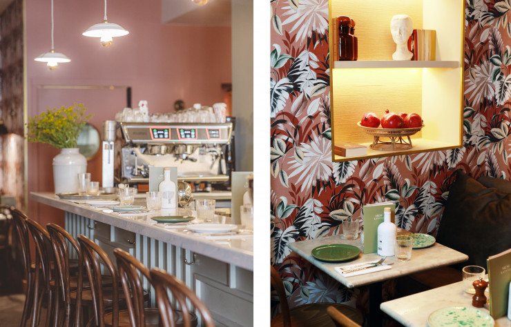 Quelques détails rosés donnent du relief à la décoration tout en nuances du Grand Café d’Athènes.
