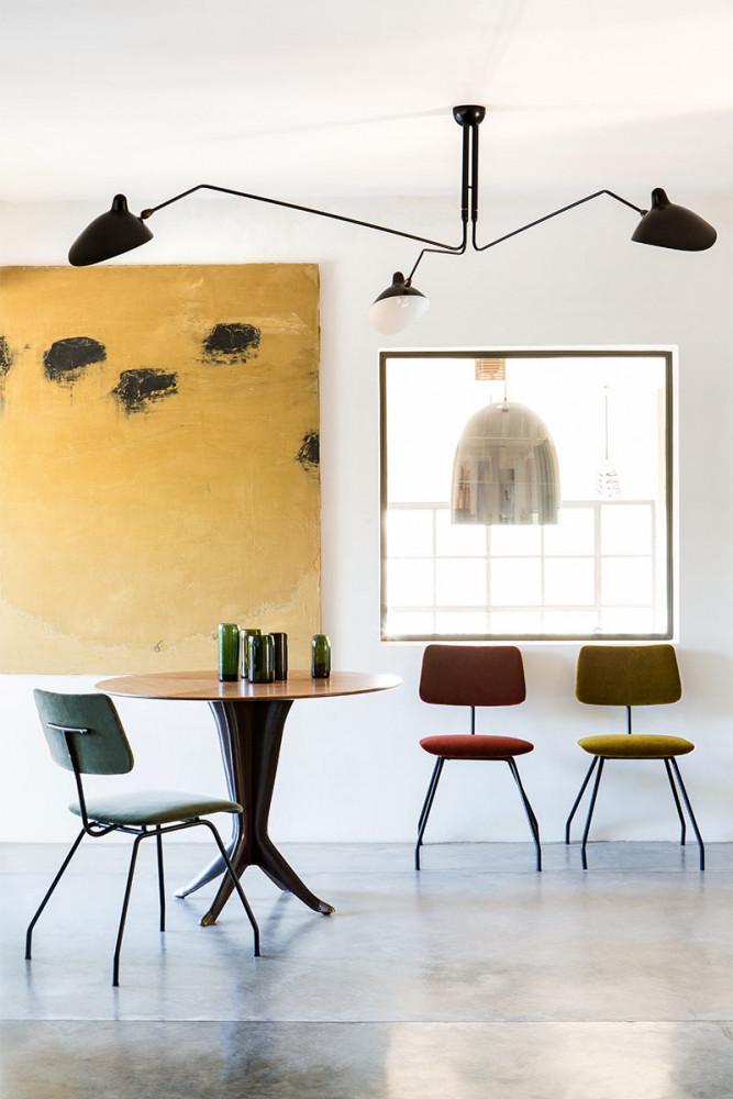  Velours en coton de la collection « Palatine » (Élitis), pour assises et rideaux, décliné dans des tonalités sourdes,...