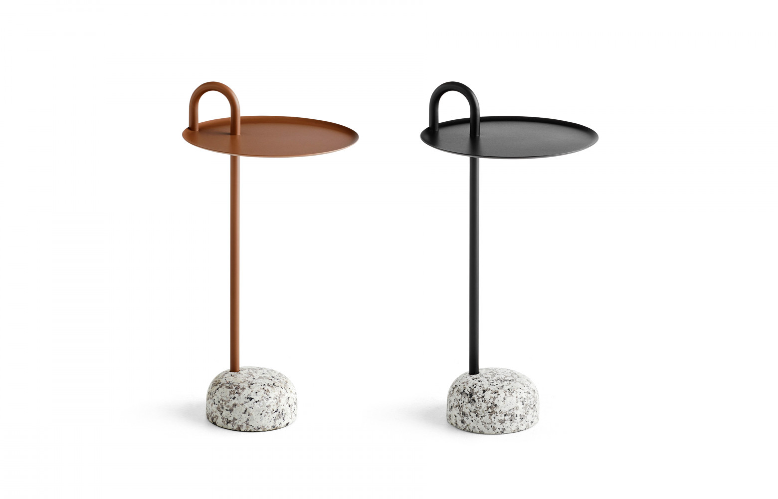 Tables d’appoint Bowler en tôle, acier et granite, design Shane Schneck, 215 €. Hay chez Fleux.