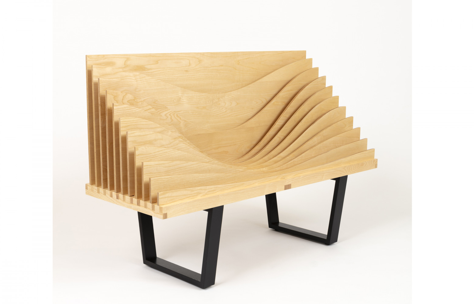 Nazaré, un hommage de Noé Duchaufour Lawrance aux mythiques vagues de la station balnéaire portugaise.