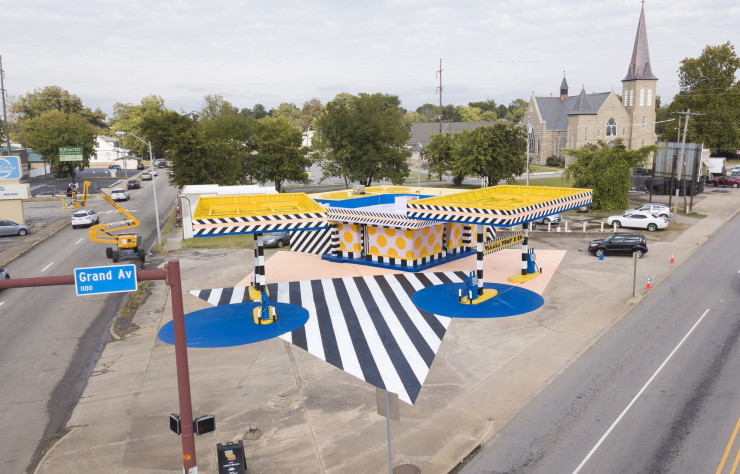 Pump And Go, une station-essence des années 50 embellie avec le concours du collectif Just Kids à l’occasion du Unexpected Urban Contemporary Art Festival, à Fort Smith (Arkansas).