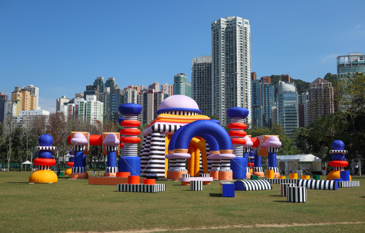 L’installation gonflable de Camille Walala à Hong Kong.