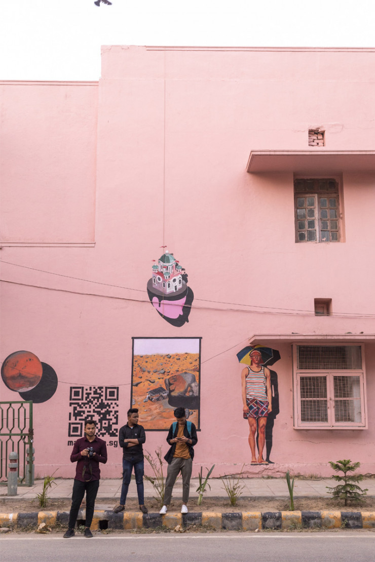 Un ensemble d’œuvres de street-art en trompe l’œil à Lodhi Colony, près de Meharchand Market.