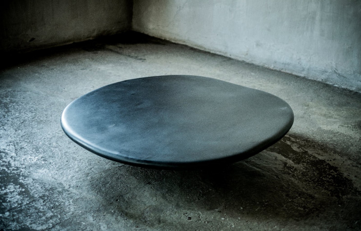 Table Floating Stone par Axel Vervoordt, une pièce unique.