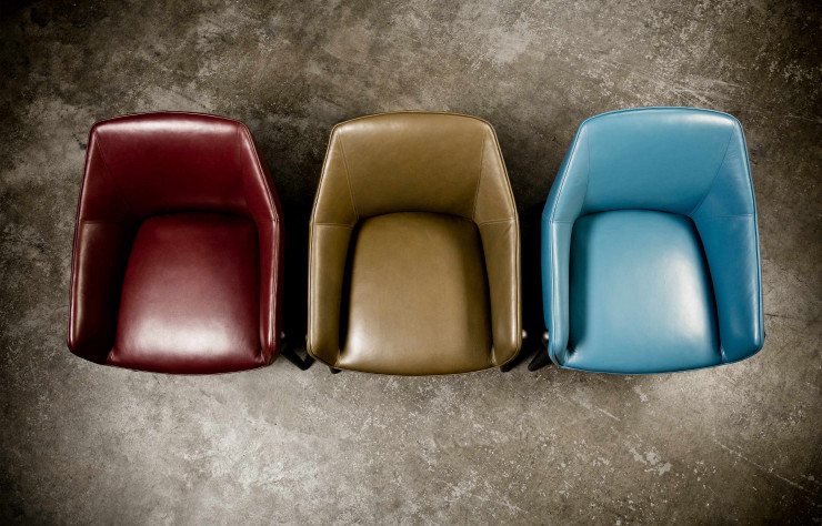 Trois couleurs de cuir, et même plus, pour le fauteuil Nido, de Rafa García, chez Sancal.