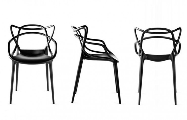 Le fauteuil Masters mélange les lignes de trois chaises iconiques signées Eames, Saarinen et Jacobsen (Kartell, 2009).