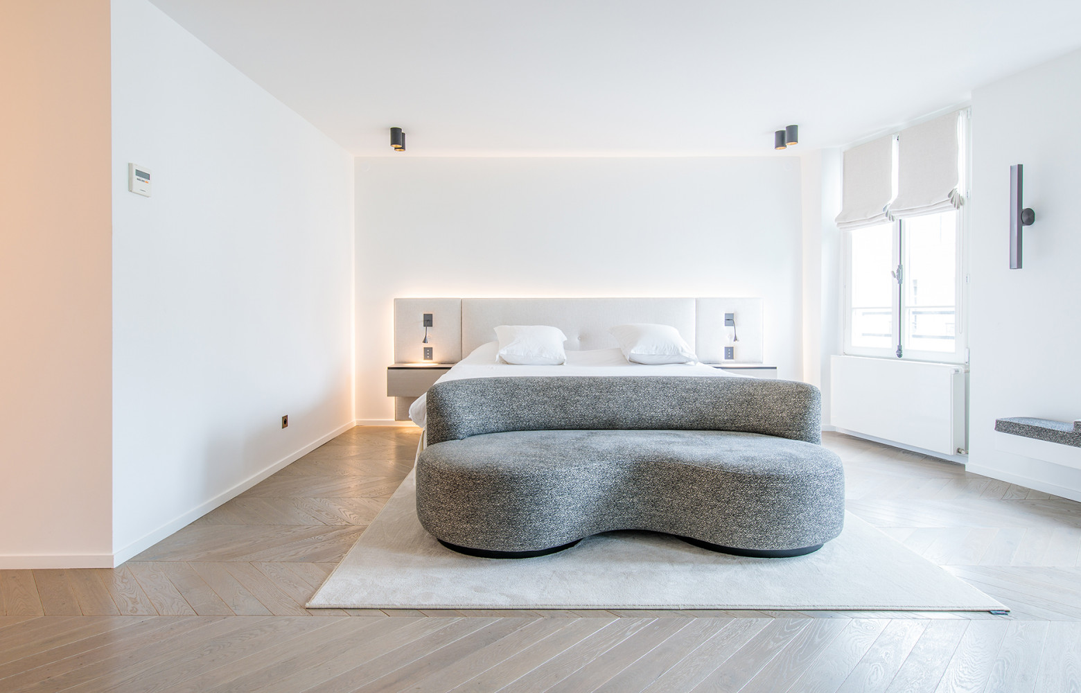 Parquet Riu en chêne massif huilé gris, en point de Hongrie, architecte Kelly Boukobza, collection « Couleurs...