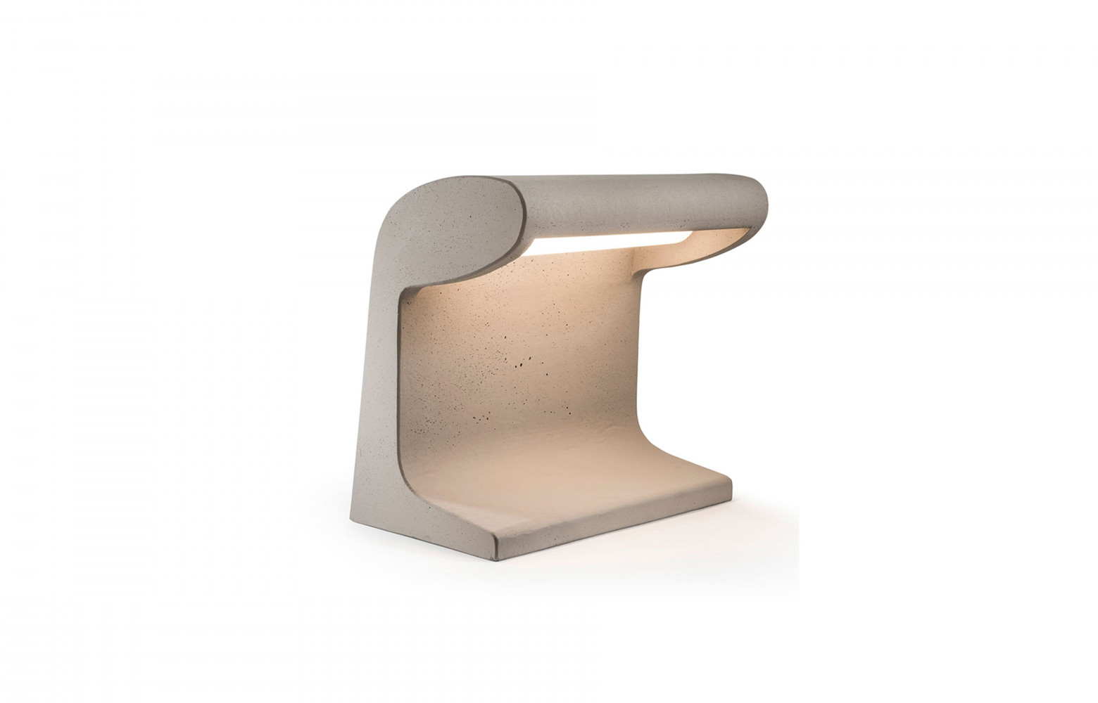 Lampe Borne Béton en béton, design Le Corbusier (1952), 1 416 €. Nemo sur Madeindesign.fr