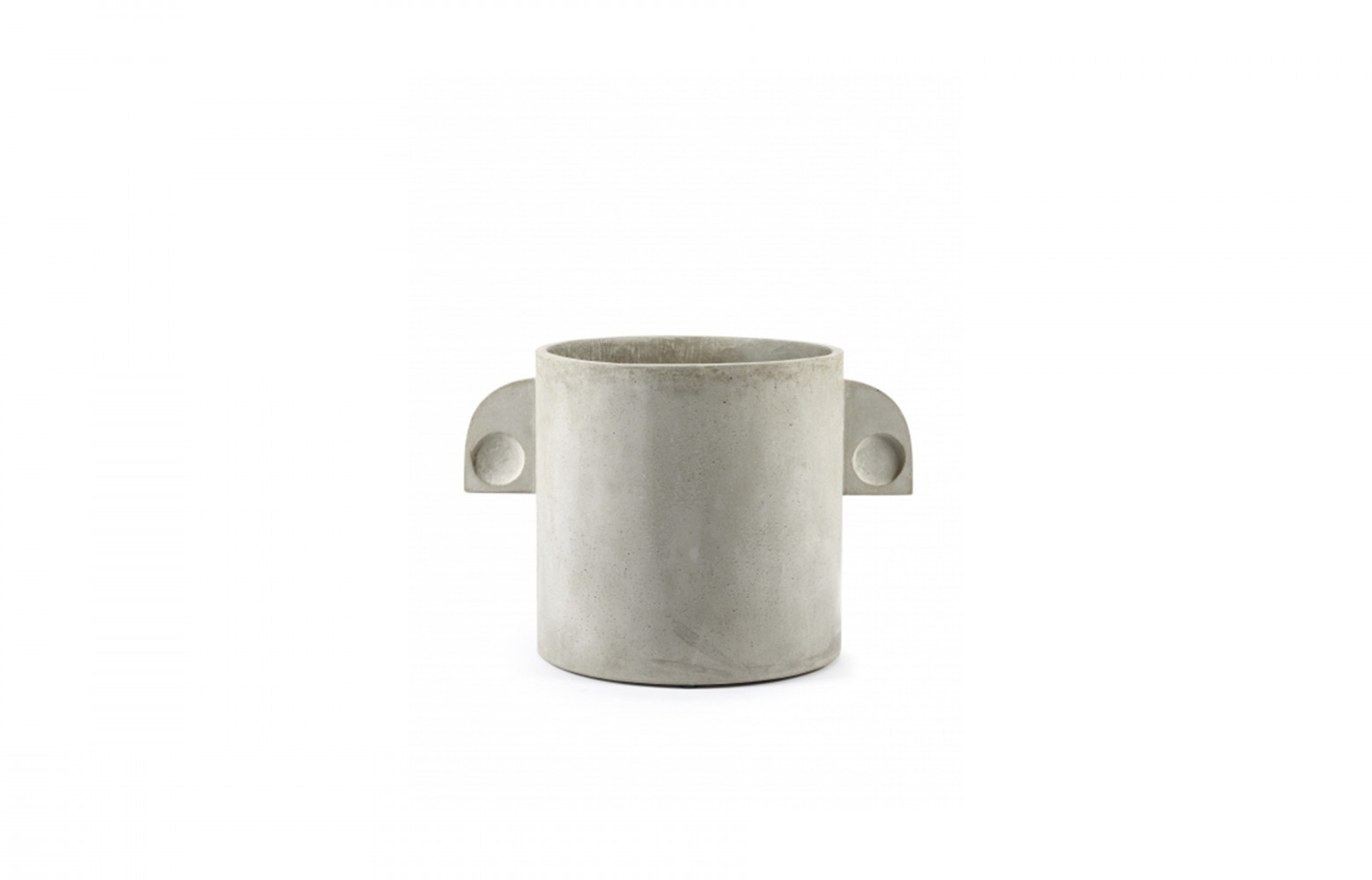 Pot Art Déco Marie en béton, design Marie Michielssen, 114 €. Serax.