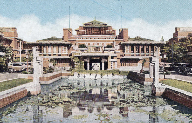 S’il a résisté à un tremblement de terre, l’Imperial Hotel de Tokyo a finalement été démoli en 1968 pour laisser place à un nouvel hôtel de luxe.