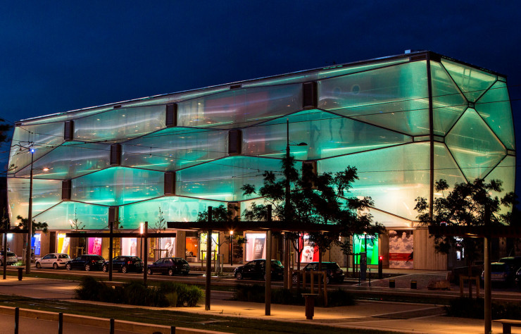 Situé à Montpellier, le Nuage (2014) de Philippe Starck est le tout premier bâtiment gonflable d’Europe.
