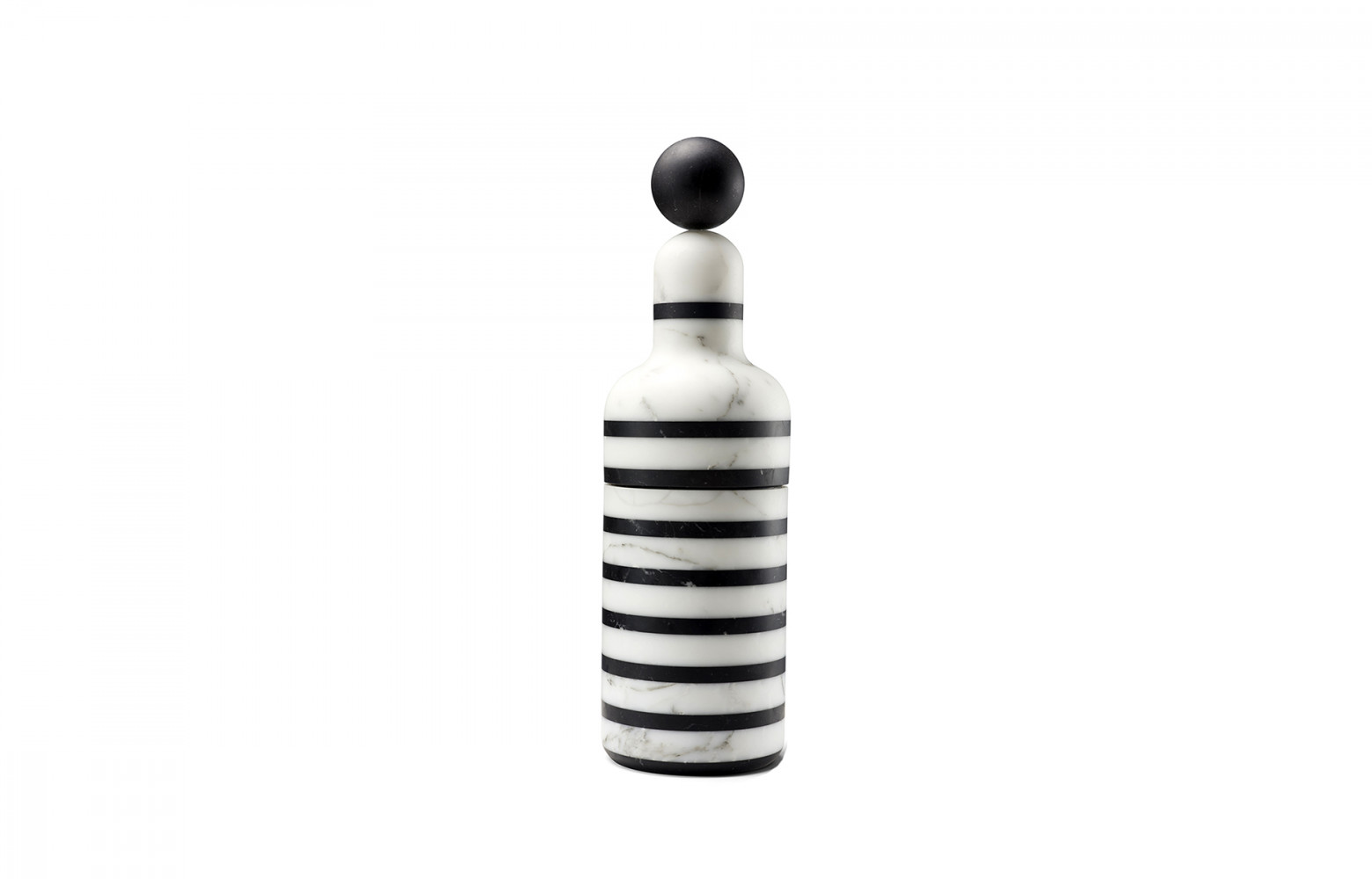 Carafe Coolers D en marbre et laiton, design Pietro Russo, 760 €. Editions Milano.