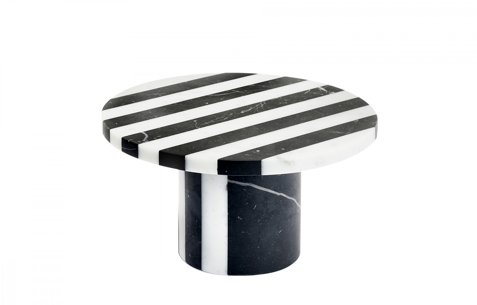 Présentoir à gâteaux Alice en marbre, design Bethan Gray, 350 €. Editions Milano.
