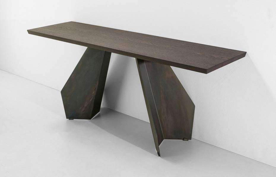 Console Origami, design Gino Carollo (Bonaldo), 1700 €.