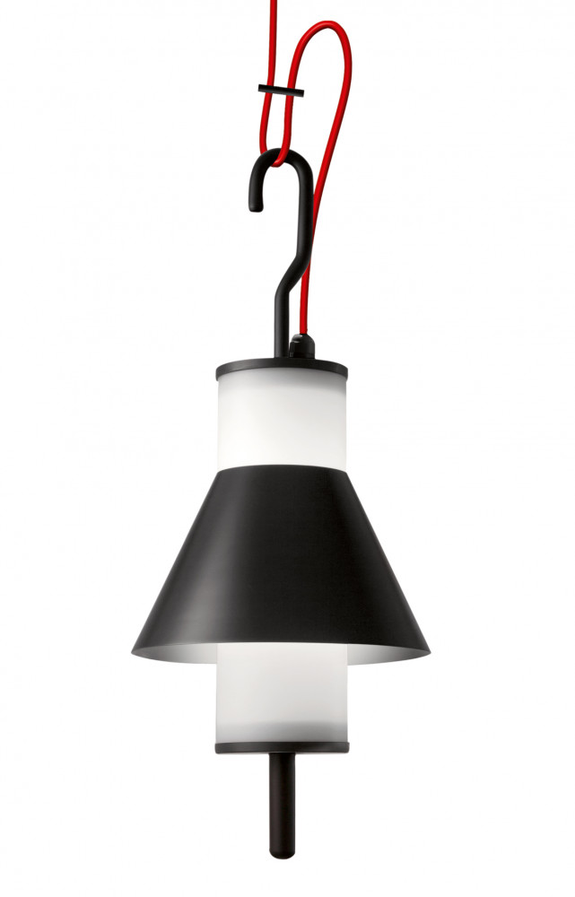 Suspension Pistillo en résine et méthacrylate, à partir de 268 €. Martinelli Luce.