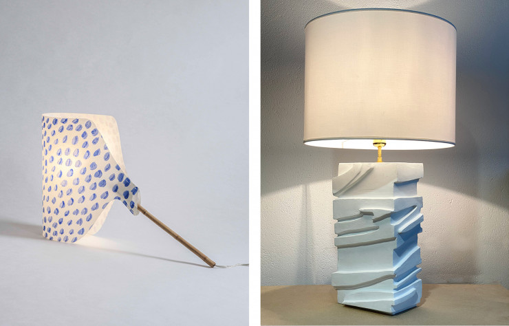 A gauche : Lampe en papier paraffiné, habillée d’un motif réalisé à la gouache par Mathilde Brétillot. A droite : Lampe en plâtre sur une armature en bois de François Mascarello.