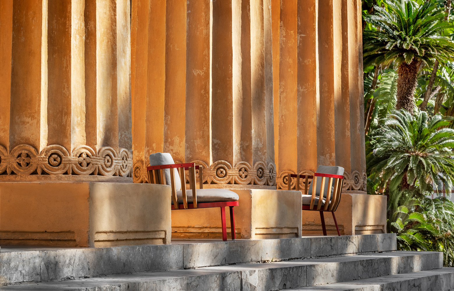 La collection « Swing », de Patrick Norguet, se décline sous le soleil et en couleur, dans...