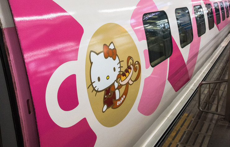 Tous les Japonais adorent Hello Kitty. Ici, le personnage créé en 1974 orne un train Shinkansen.