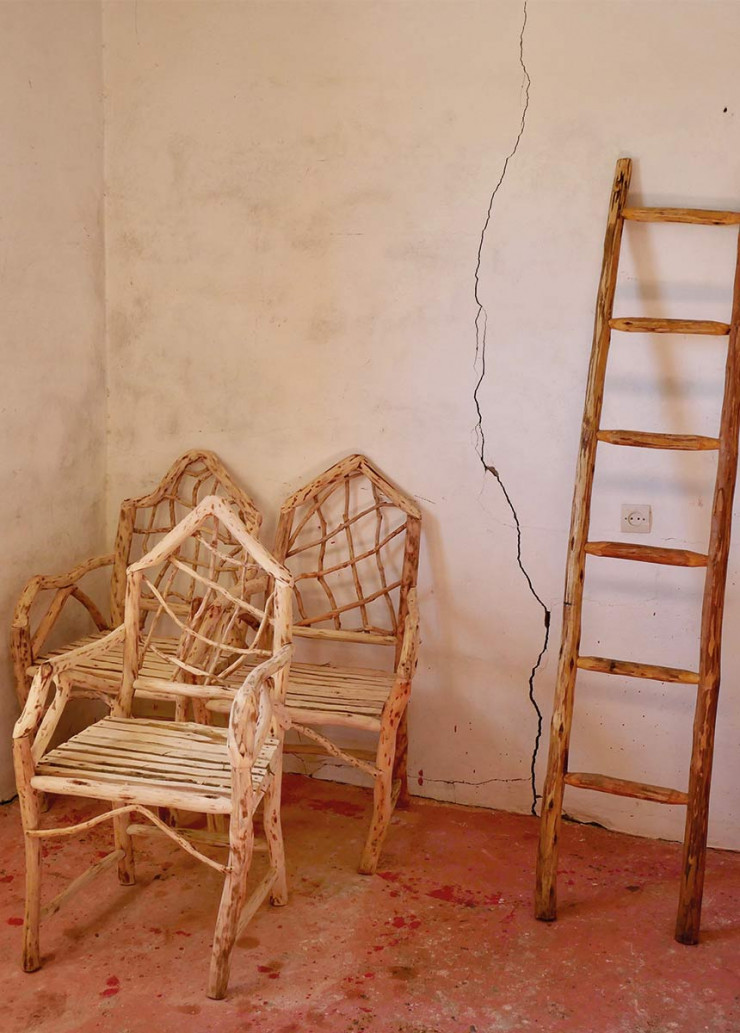 Fauteuils conçus à Rohuna, un petit village du nord du Maroc, par le botaniste et créateur de meubles Umberto Pasti en collaboration avec un jeune ébéniste de la région.