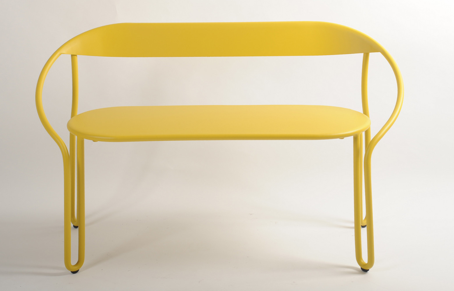 Banc Huggy en aluminium, design Antoine Lesur, 463 €. Maiori.