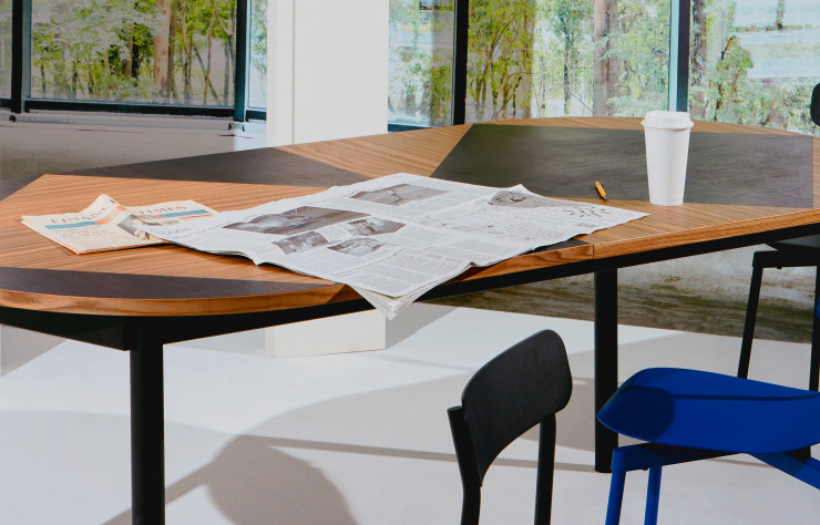 Tavla, table ronde en bois créée par Léa Padovani du Studio Pool.