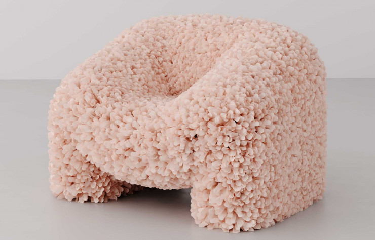 La chaise Hortensia de Andres Reisinger et Júlia Esqué, née sur Instagram et maintenant exposée au Design Museum de Gand.