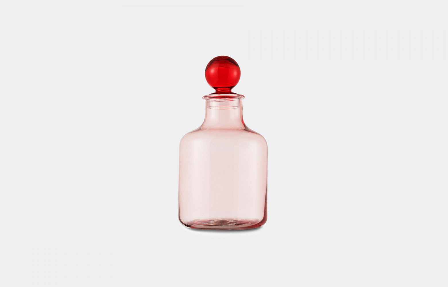 Carafe Magic Jar 3,5 L Candyfloss Rose en verre, 94 €. Normann Copenhagen.