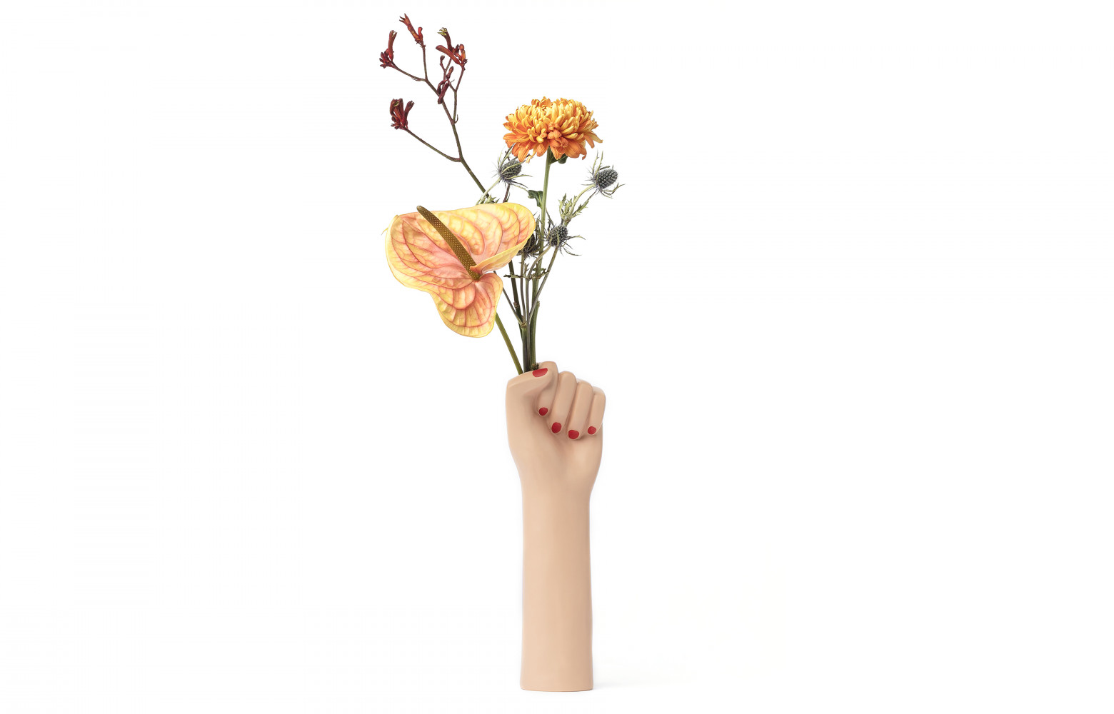 Vase Girl Power en céramique, design Deva Pardue, 40 €. Doiy chez Made in Design.