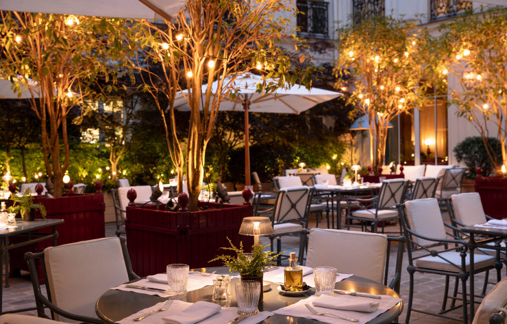 La Réserve Paris dévoile son nouveau concept de restaurant-terrasse : La Pagode de Cos.