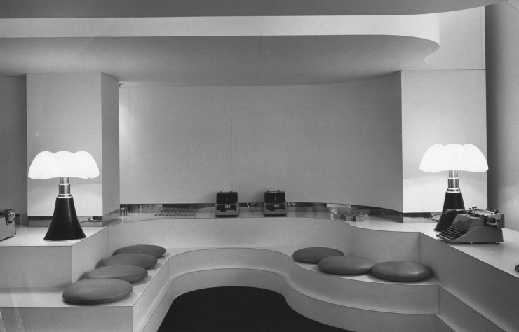 A Paris, le showroom Olivetti aménagé par Gae Aulenti en 1966.