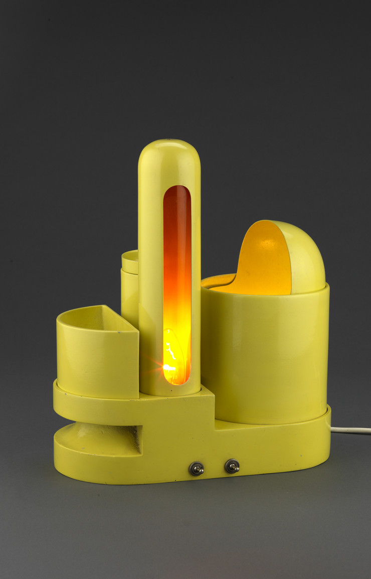 Lampe de table Rimorchiatore, dessinée en 1967 pour Fontana Arte.
