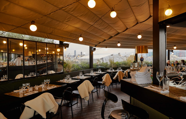 La terrasse d’Au Top offre une vue imprenable sur le Centre Pompidou.