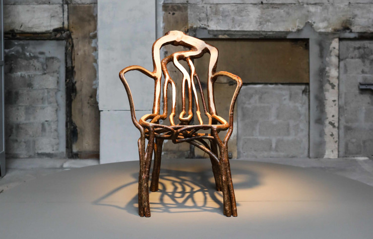 La Gatti Chair (2012-2018), de Full Grown, un arbre qui a poussé dans une forme.