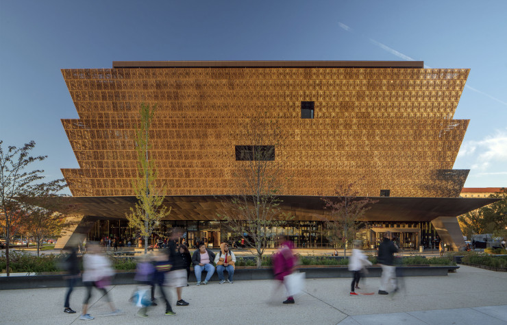 Le dynamisme de la façade du Musée Smithsonian d’histoire et de culture afro-américaines à Washington signé David Adjaye.
