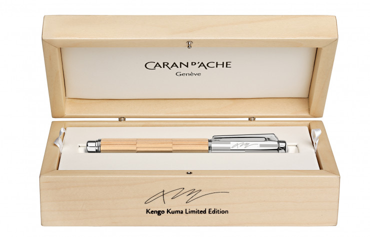 Les stylos Varius Kengo Kuma sont disponibles dans tous les points de vente et boutiques Caran d’Ache, ainsi que sur l’e-shop de la marque helvète.