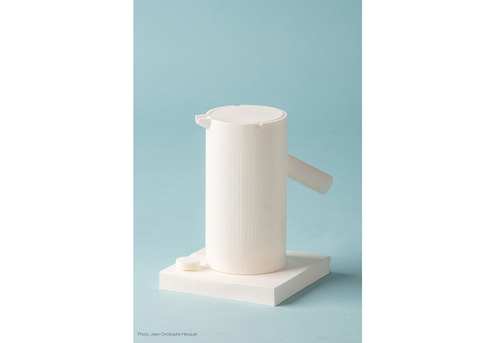 Cette bouilloire en porcelaine électrique fonctionne à l’induction et consomme donc moins d’énergie qu’une bouilloire classique. La...