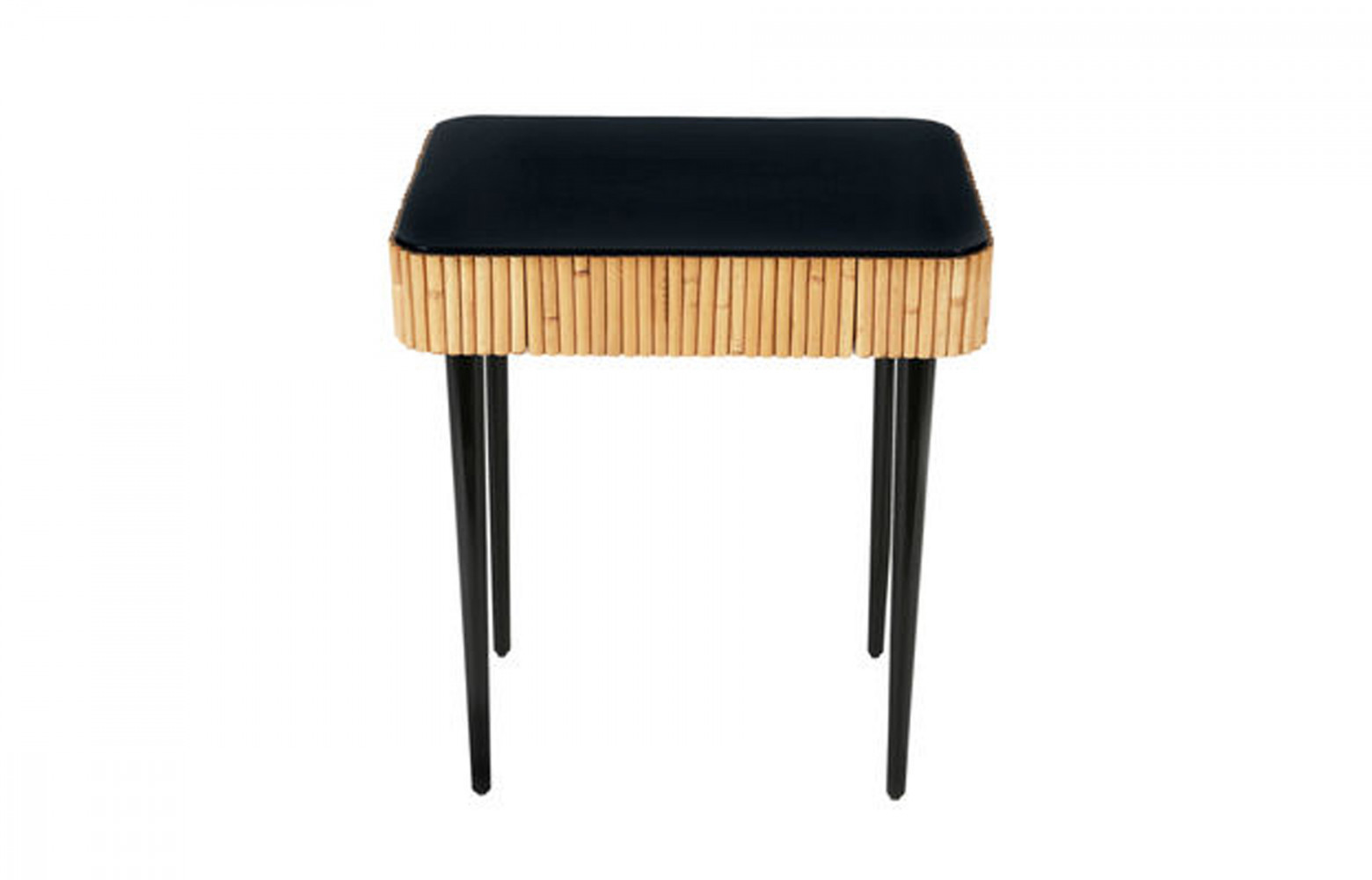 Table d'appoint Riviera en rotin et bois laqué, design Maison Sarah Lavoine, 890,00 € sur Madeindesign.com.