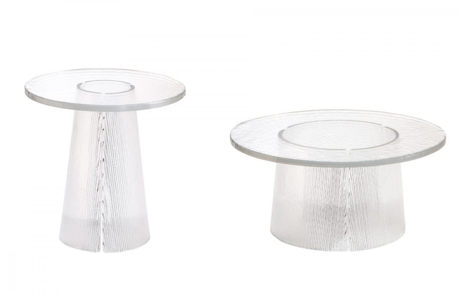 Tables en verre Bent, design Sebastian Herkner, entre 1,419 € et 1,826 € chez Pulpo.