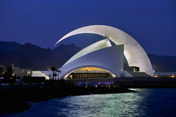 Une prouesse technique signée Santiago Calatrava inspirée par le milieu marin.