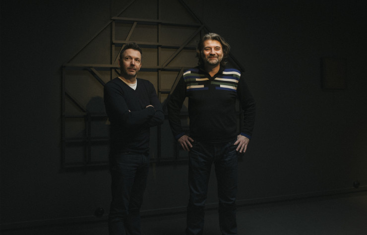 Philippe Pérès (à gauche) et Bruno Domeau (à droite), ou l’art de donner corps et substance aux formes rêvées par les designers.