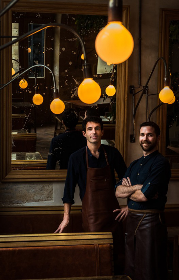 Thomas Girard et Sébastien Gans, chefs barmans, partagent chez Cuisimaniac leurs connaissances en mixologie, conception de menus et recherche d’ingrédients rares et durables.