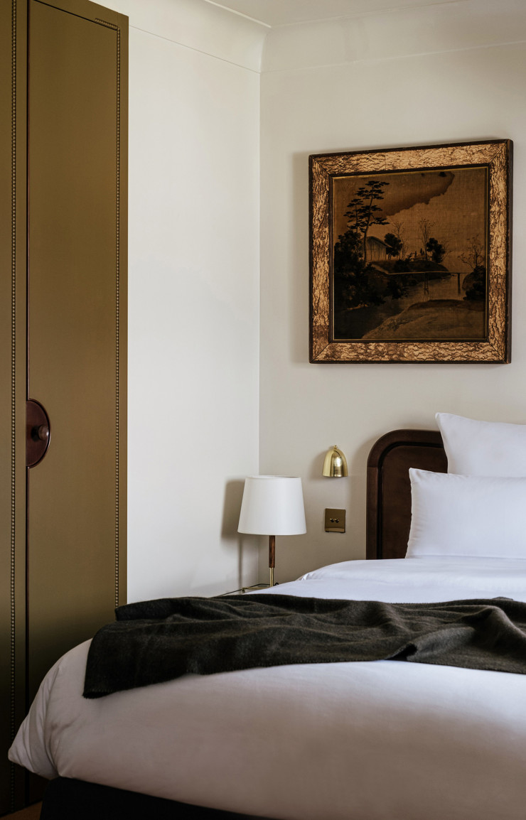 L’une des suites de l’hôtel Rochechouart. Un chic très parisien révélé par le duo de Festen Architecture : Charlotte de Tonnac et Hugo Sauzay.