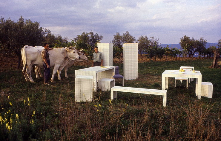 Collection de mobilier « Misura » (1969–1972), Visita primaverile nello showroom (with Angiolino and Gino Lepri), 1970.