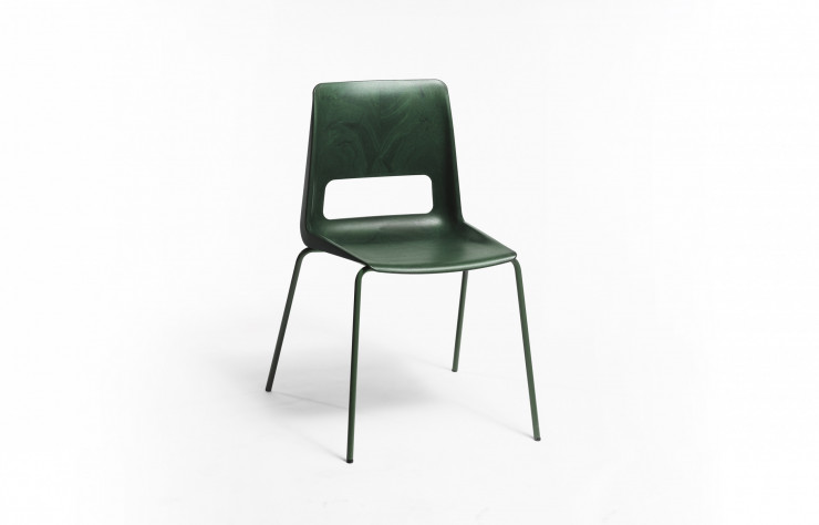 Le studio Snøhetta a récemment dévoilé la S1500, version éco-conçue de la chaise R-48 de Bendt Winge (Nordic Comfort Products).