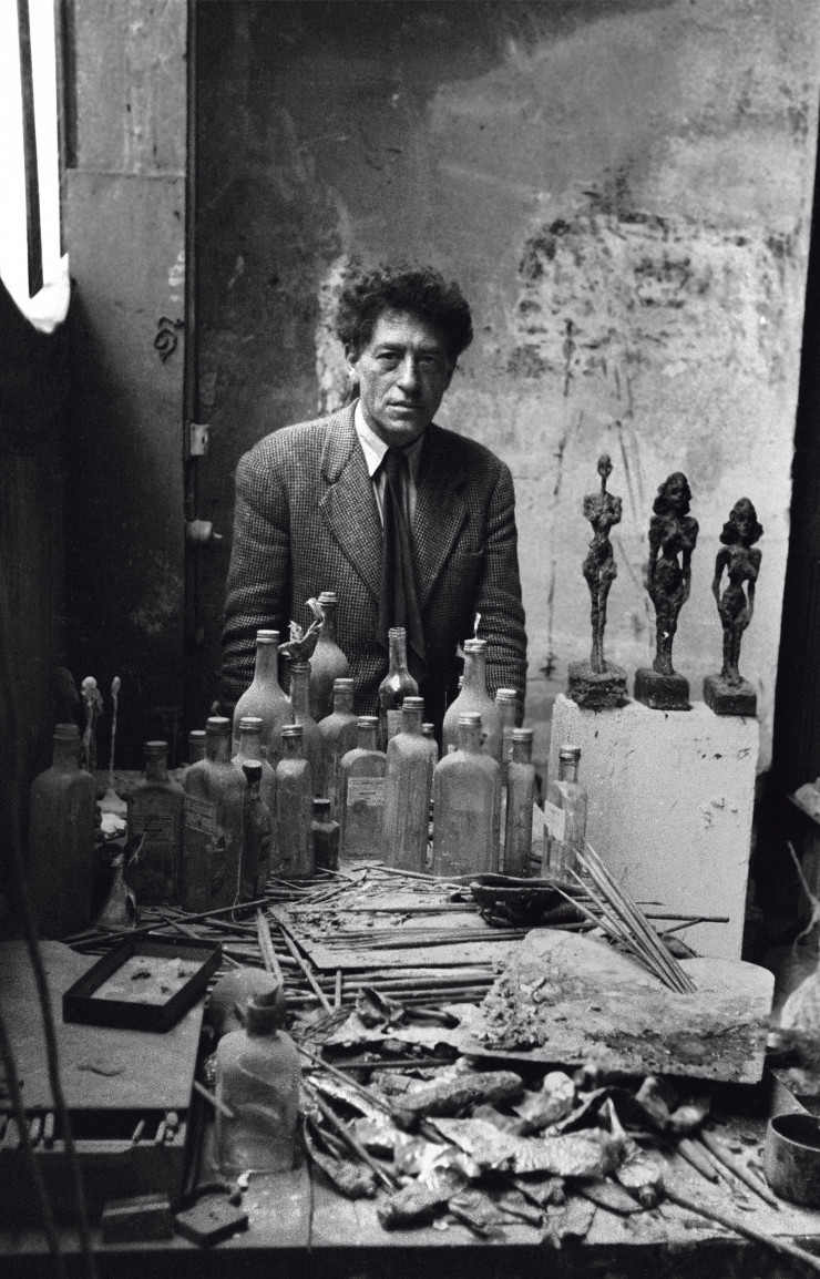 Alberto Giacometti dans son atelier, Paris (1954).