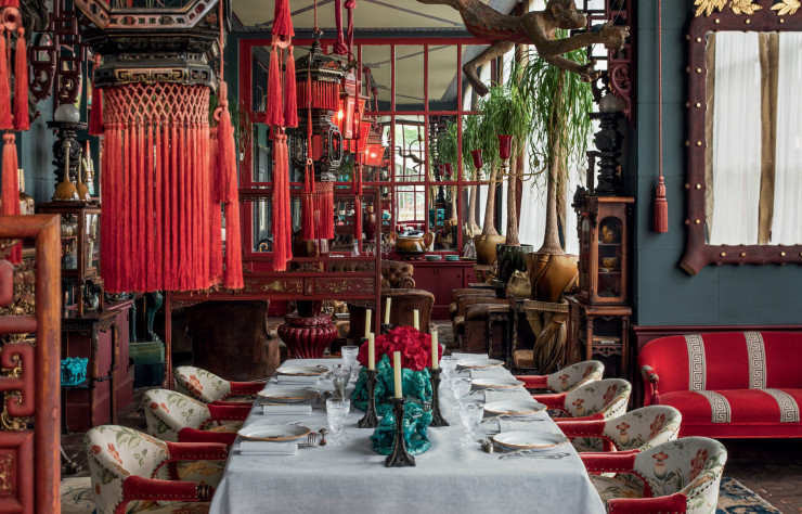 La salle à manger de l’architecte d’intérieur et décorateur Jacques Garcia multiplie les chinoiseries pour plonger ses hôtes dans un univers précieux, au charme suranné, mais surtout élégant, dépaysant, raffiné… Bref, délicieux !