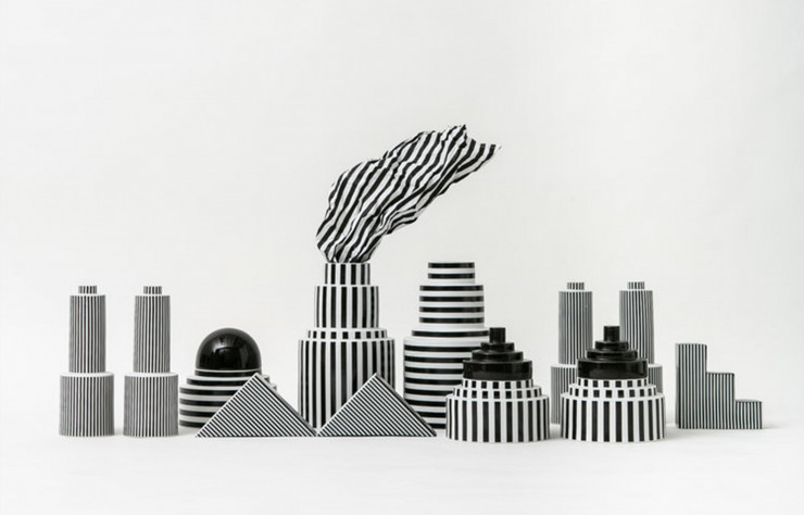Chez Romina Gris, des architectures miniatures pour créer chez soi une skyline en noir et blanc.
