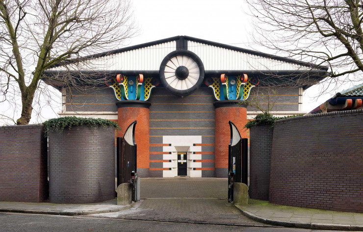 L’Isle of Dogs Storm Water Pumping Station de John Outram (1988).